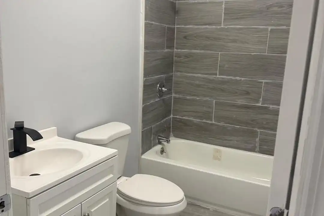 Apartment in Trenton - More