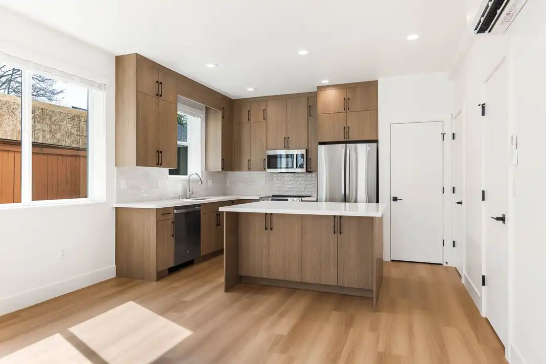 Apartment in Kirkland - View 5