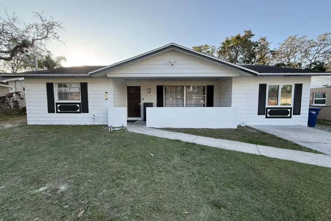 10920 N 29th St – photo 1