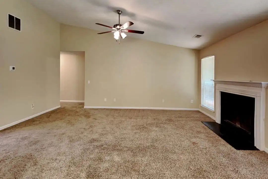 Apartment in Covington - View 2