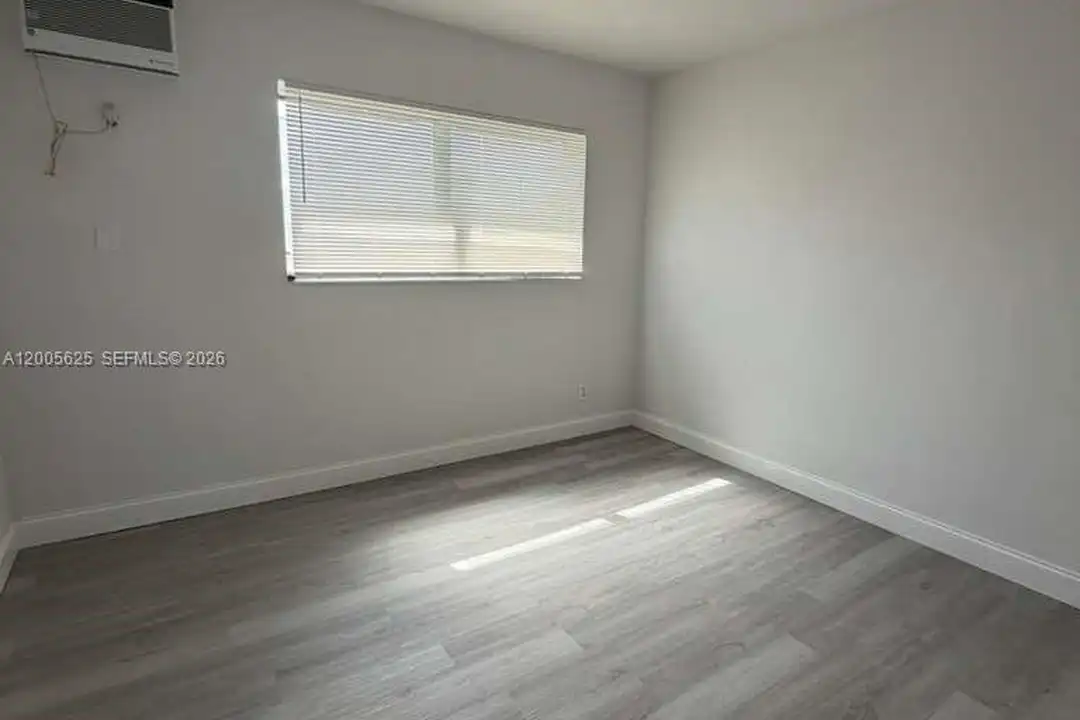 1628 SW 7th St unit 9 - View 3