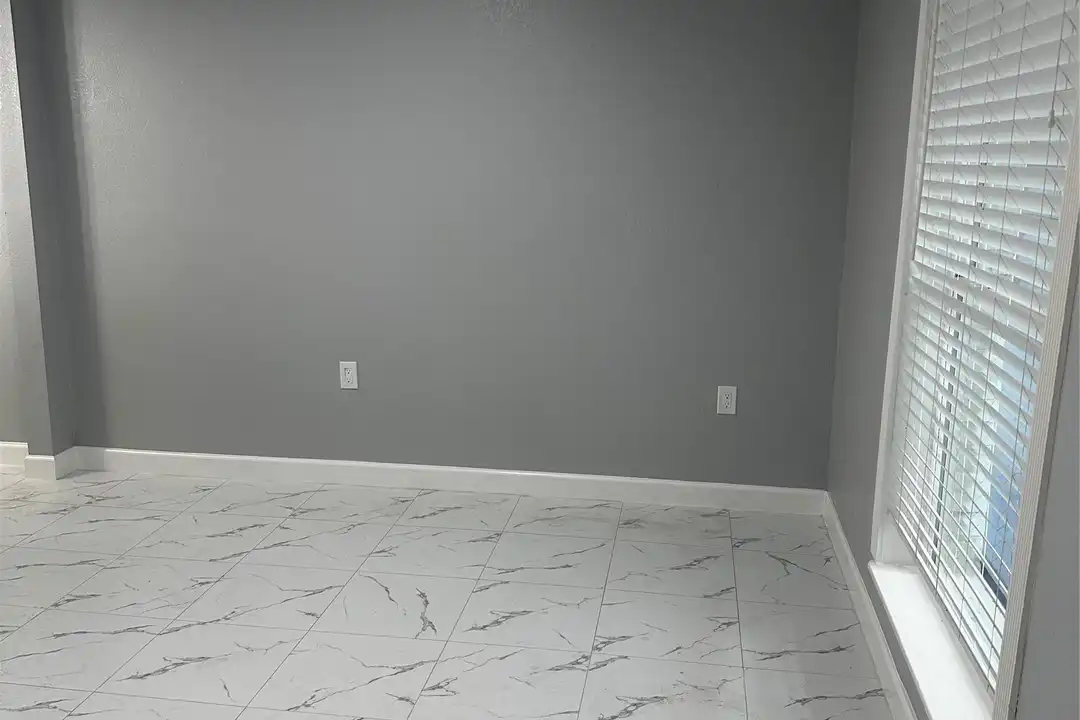 Apartment in Houston, Spring Branch Central - View 4