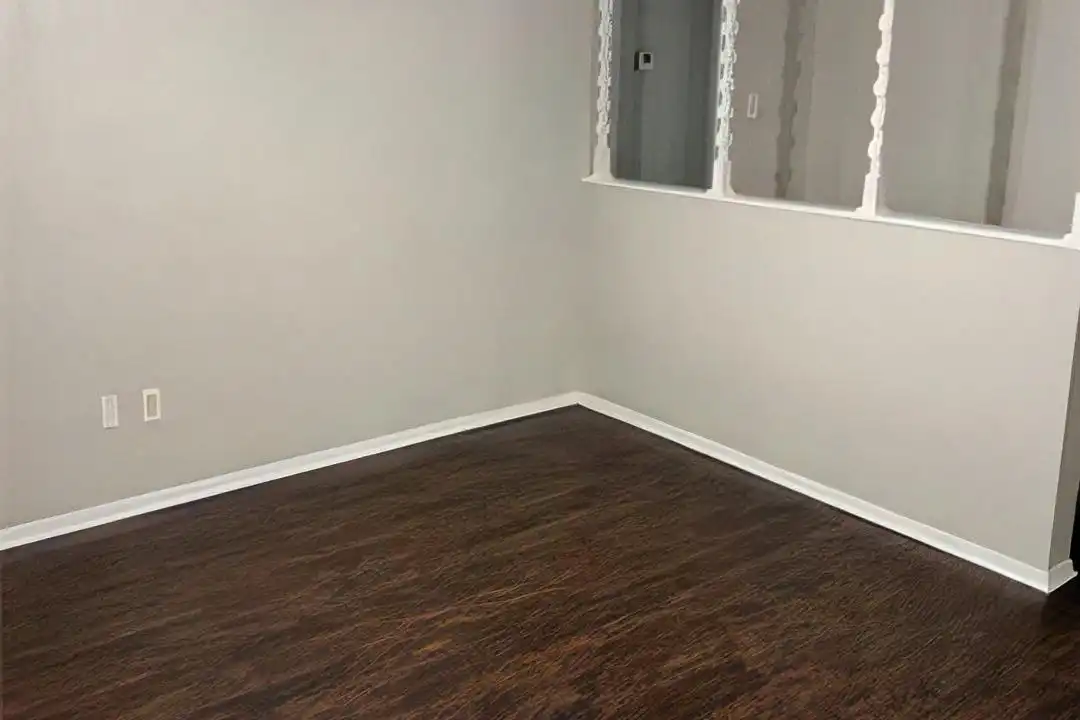 1005 Fairfax Ct - View 5