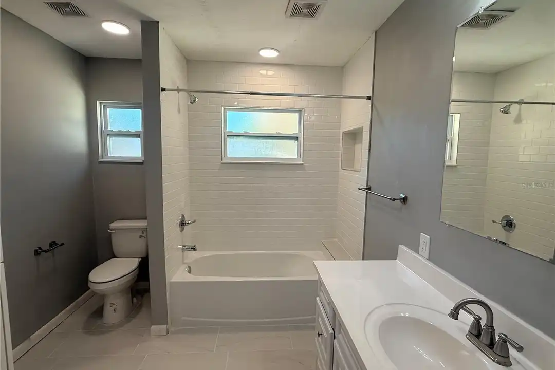 1908 W St Louis St – pohled 6