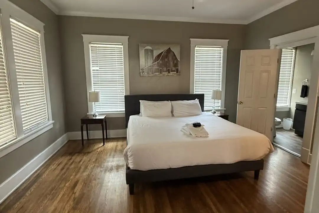 House in Nashville - More