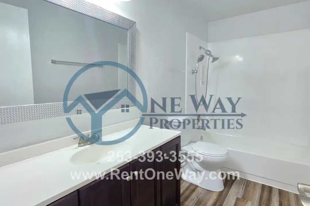 814 196th St E - More