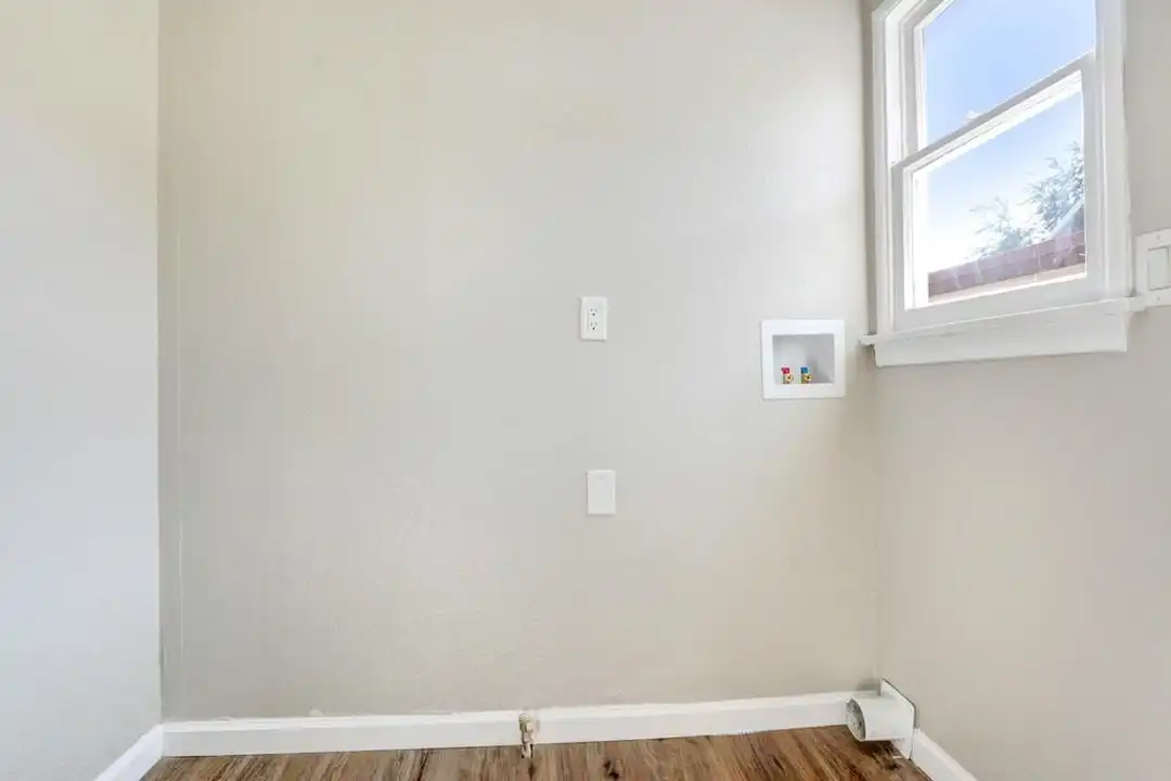 713 W Ave H-10 unit H-10 - More