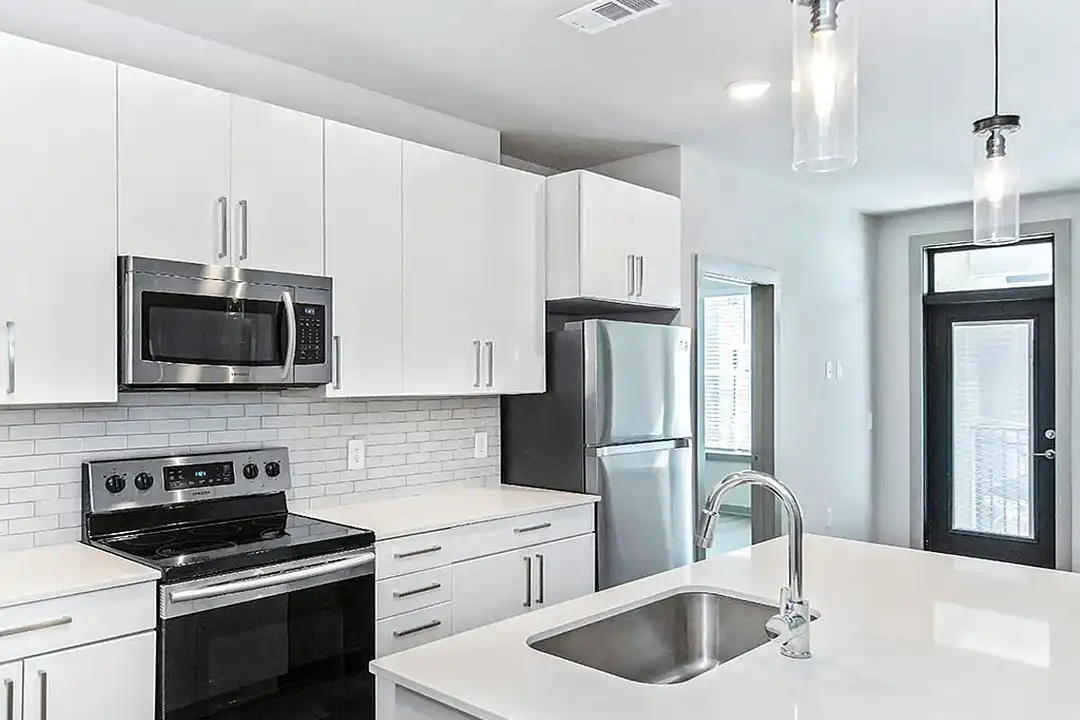 Pier 33 Apartments – photo 1