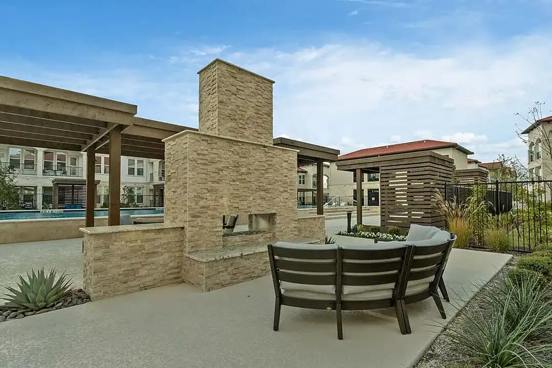 Reveal Lake Ridge - 7402 Lake Ridge Pkwy - Grand Prairie, TX | Rent.