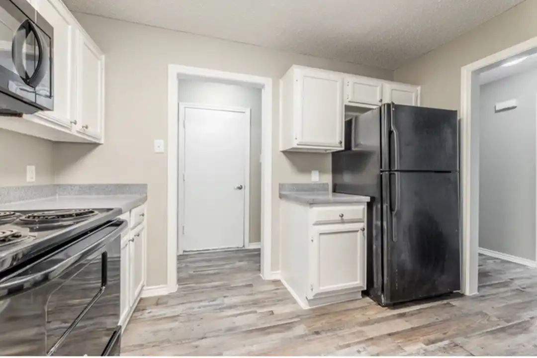 3932 Wymess Dr - View 3