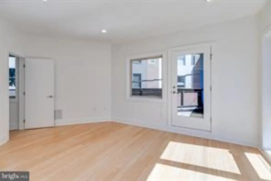 1106 Hope St - View 3