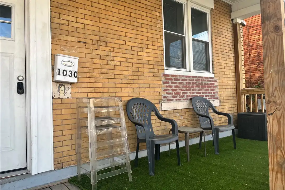 1030 Ross Ave – photo 1