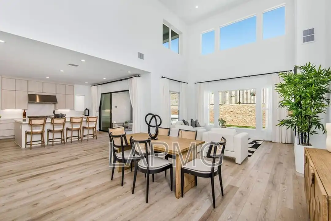 20601 Overlook Ct - More