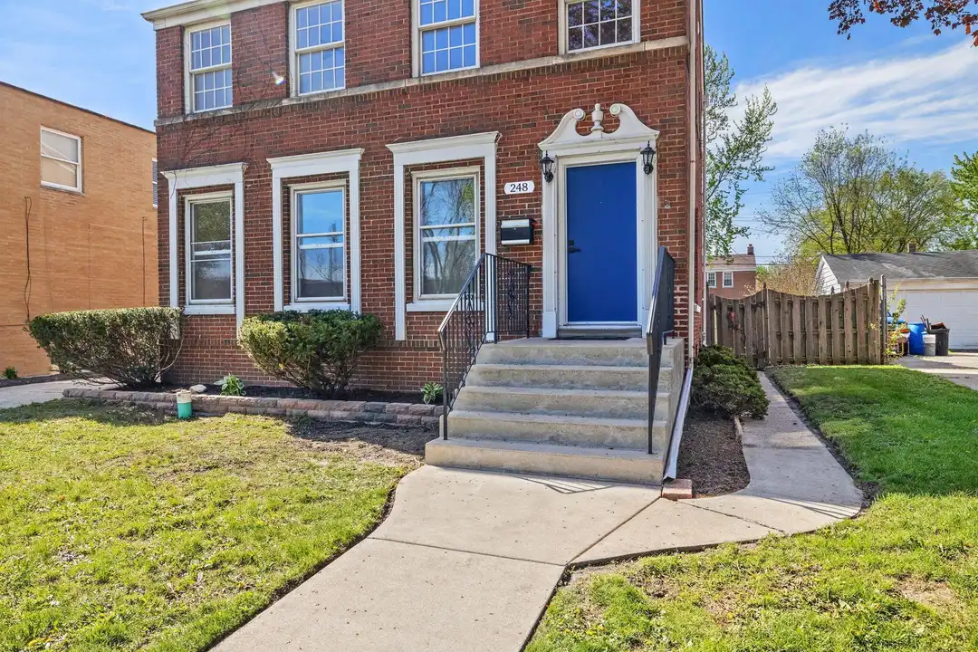 248 Adelaide Pl - View 3