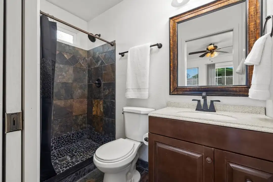 1152 Acorn St - More