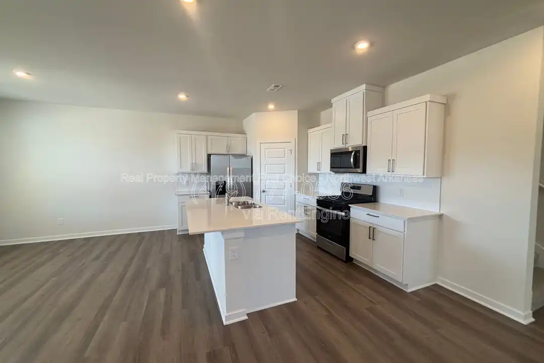4802 W Planetree St - More