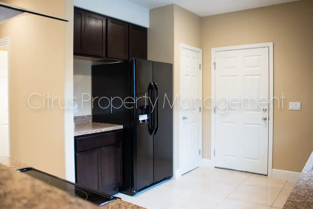 2419 S Shine Ave – pohled 6