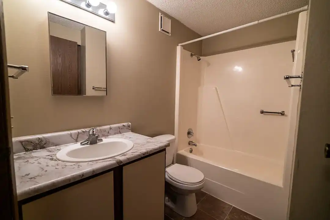 AIY Canton Apartments – photo 1