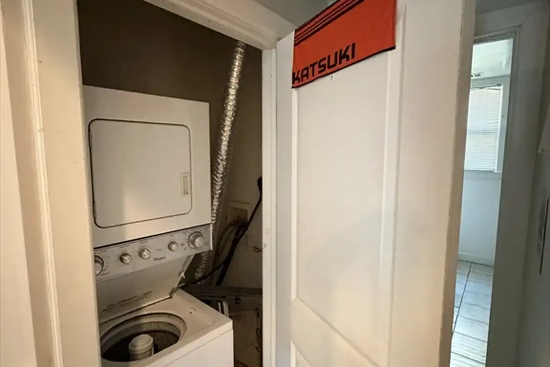 66 Mozart St unit 2 - Więcej