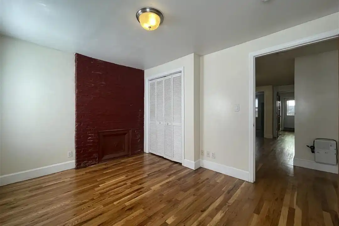 204 Christopher Columbus Dr unit 1 - More