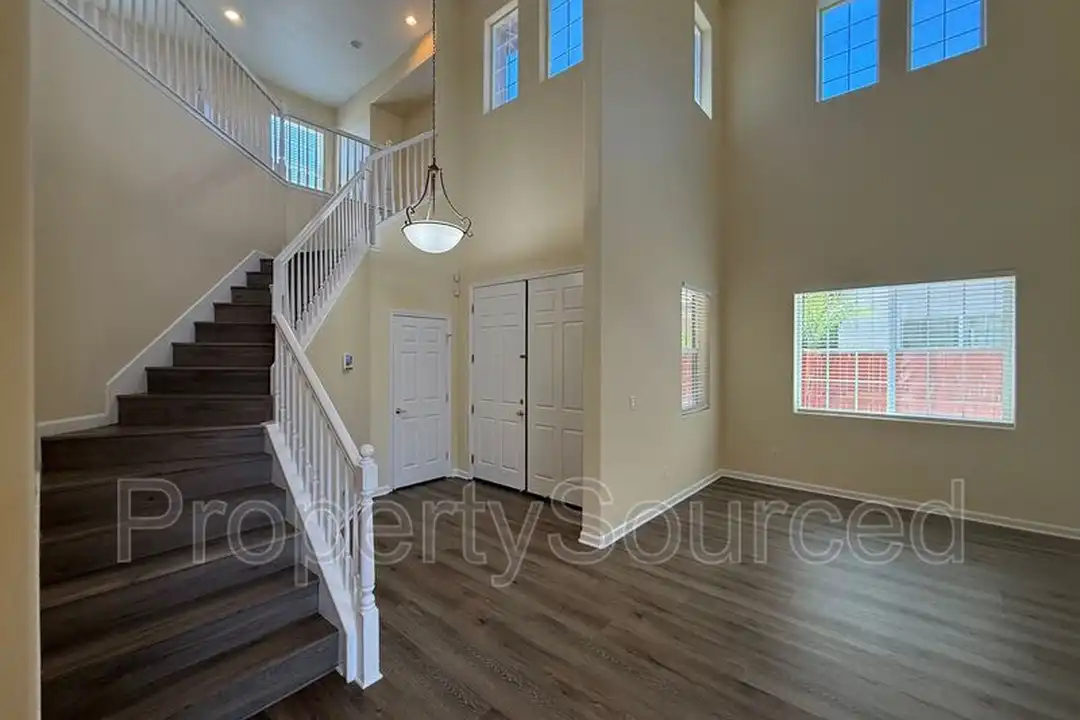 1633 Sparrowhawk St - View 4