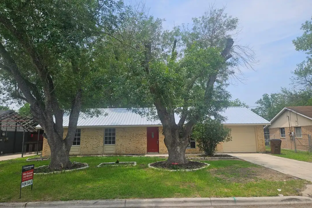 1401 Trinity St – photo 1