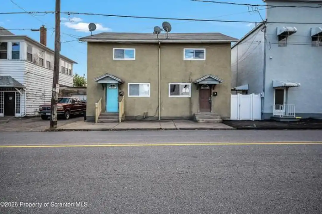 333 Oak St – photo 1