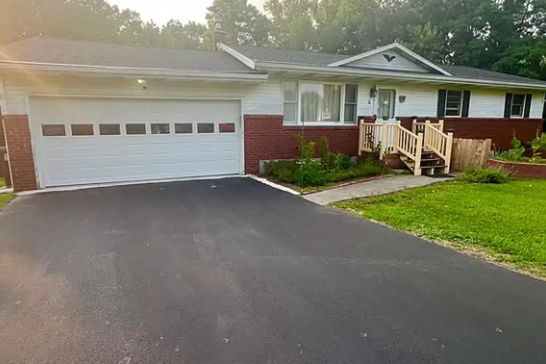 4 Kitty Ct – photo 1 of 11
