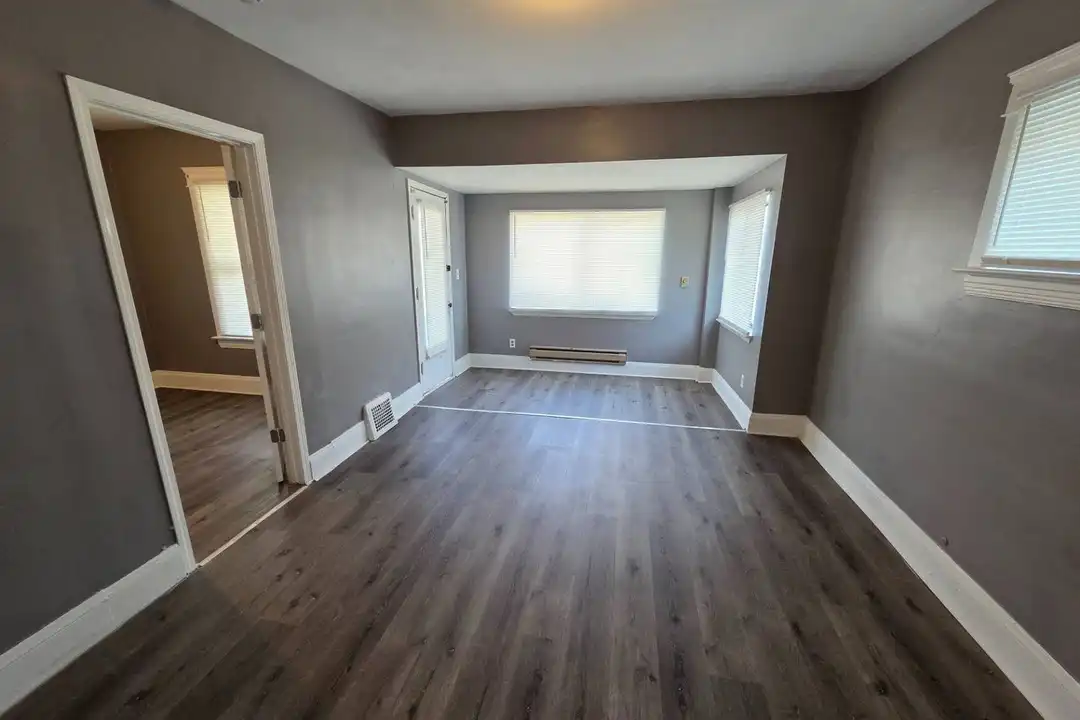 2762 E 120th St unit Unit 2 – další