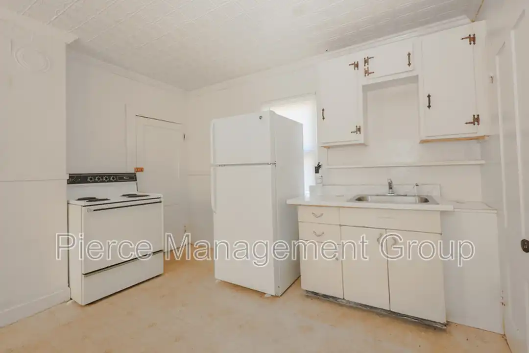 120 Elm St unit 3 - View 4