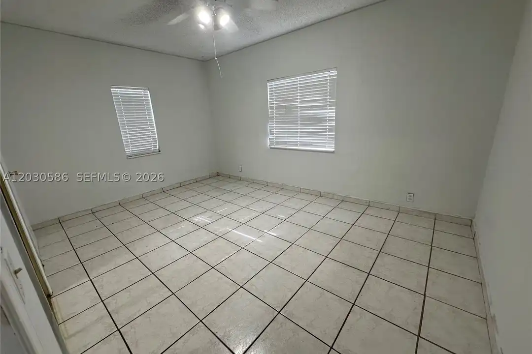 2135 Lincoln St - View 3