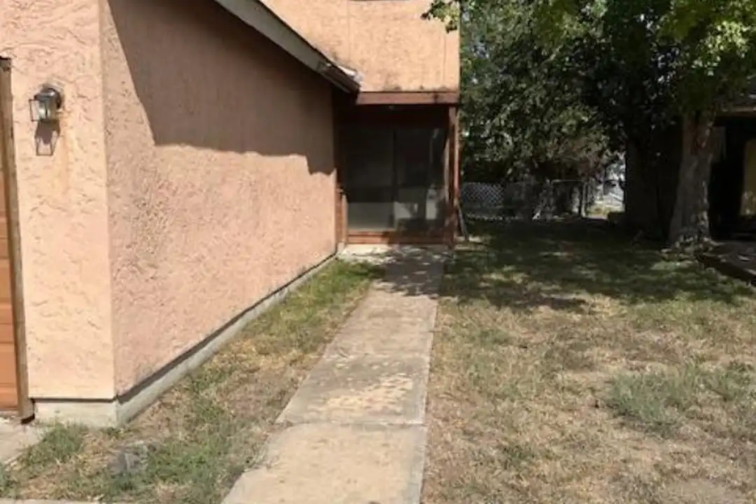1010 Crockett St – photo 1