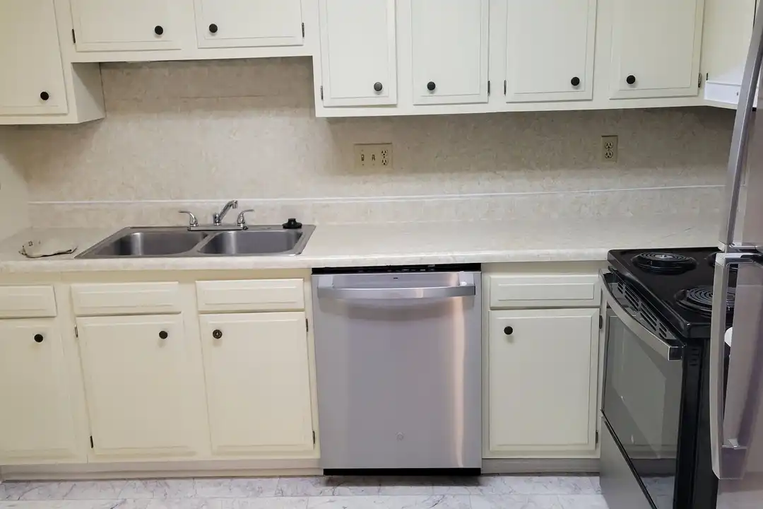 515 Powell Ln unit 2 – photo 1 of 18