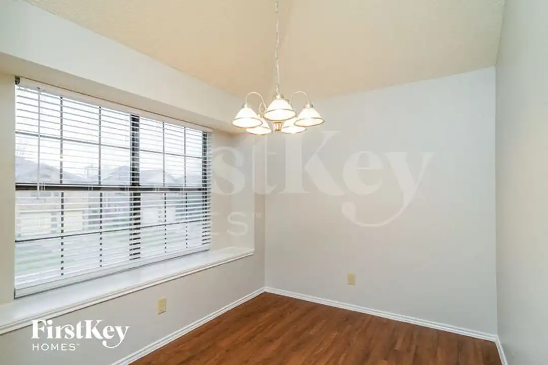 1323 Jasmine Dr - View 2