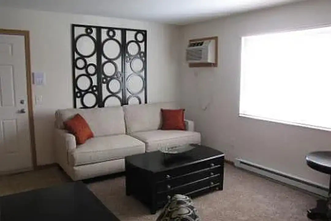 Courtyard Apartment Homes – photo 1