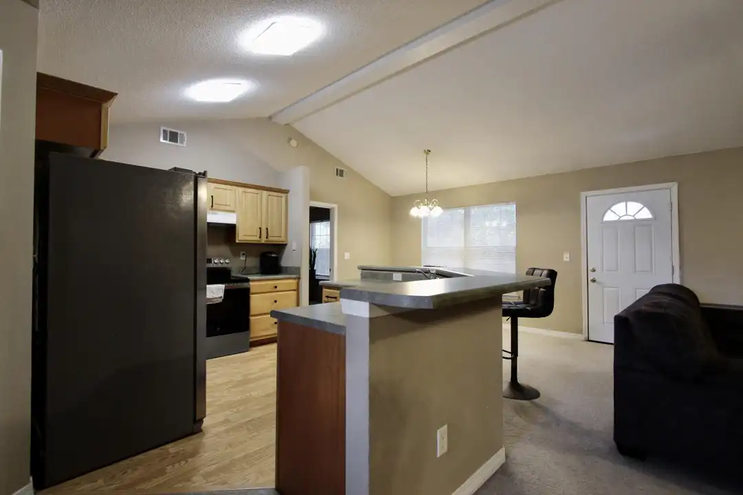 220 Tiffot Ct - More
