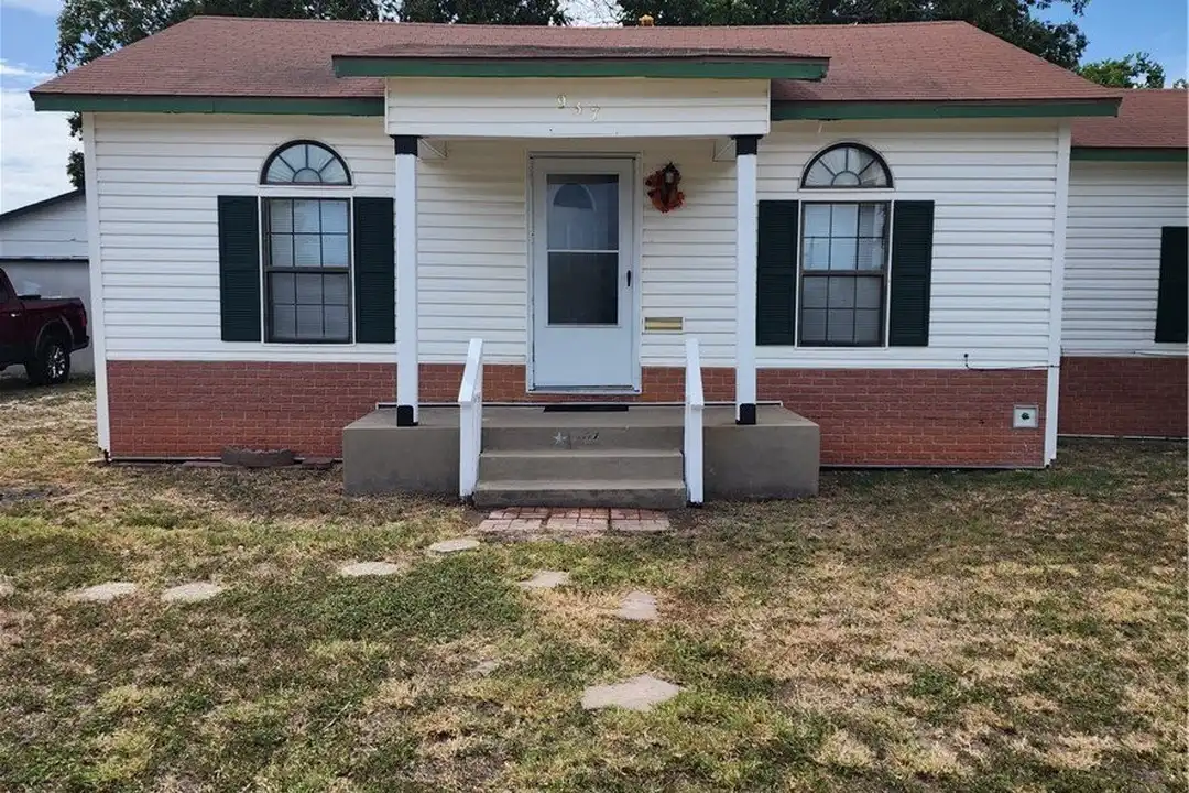 937 Poth Ln – photo 1