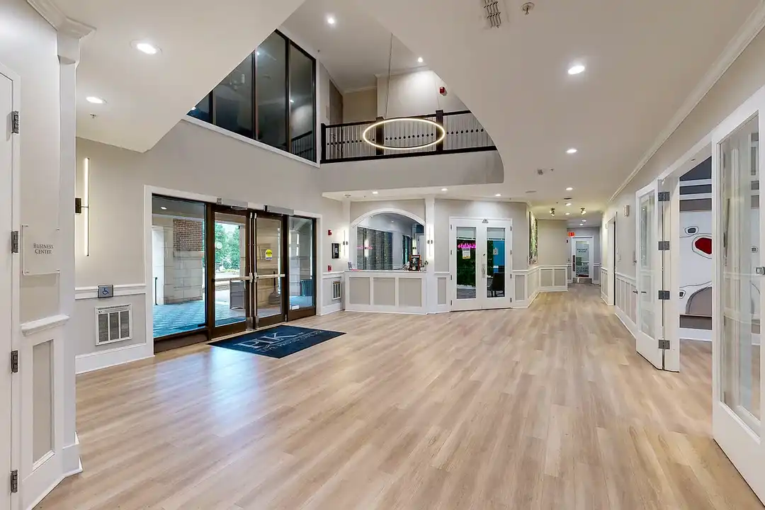 Apartment in Cincinnati, Stetson Square, Corryville - More