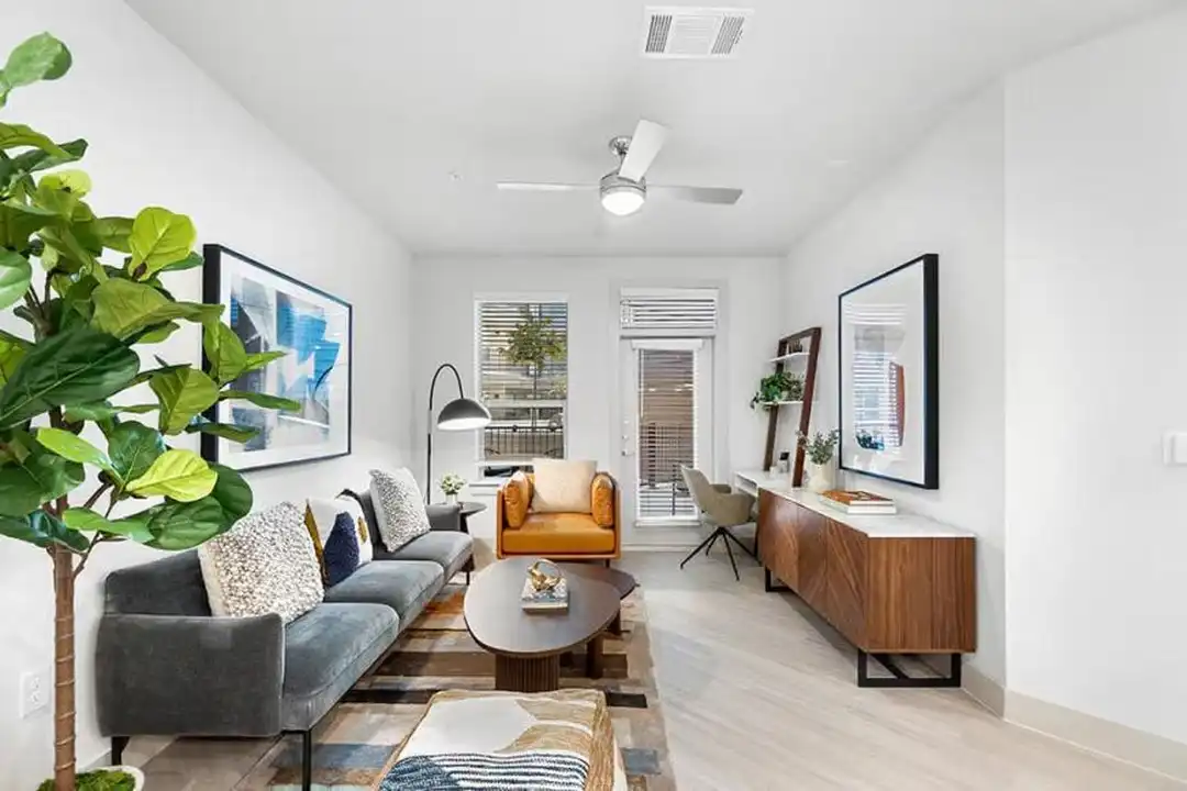 111 W 6th St - View 4