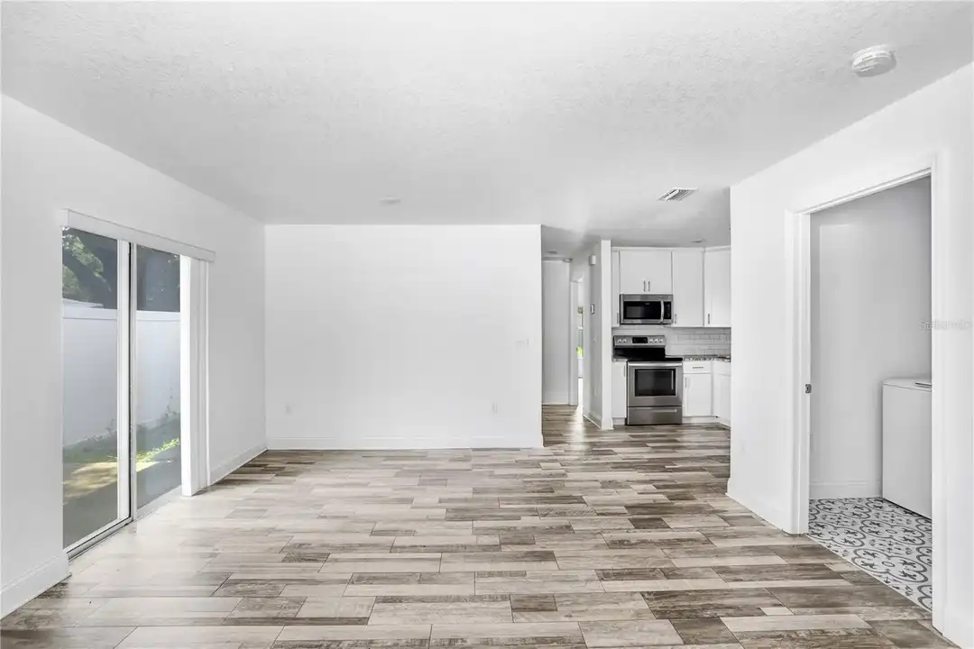 349 Honey Bee Ln - More