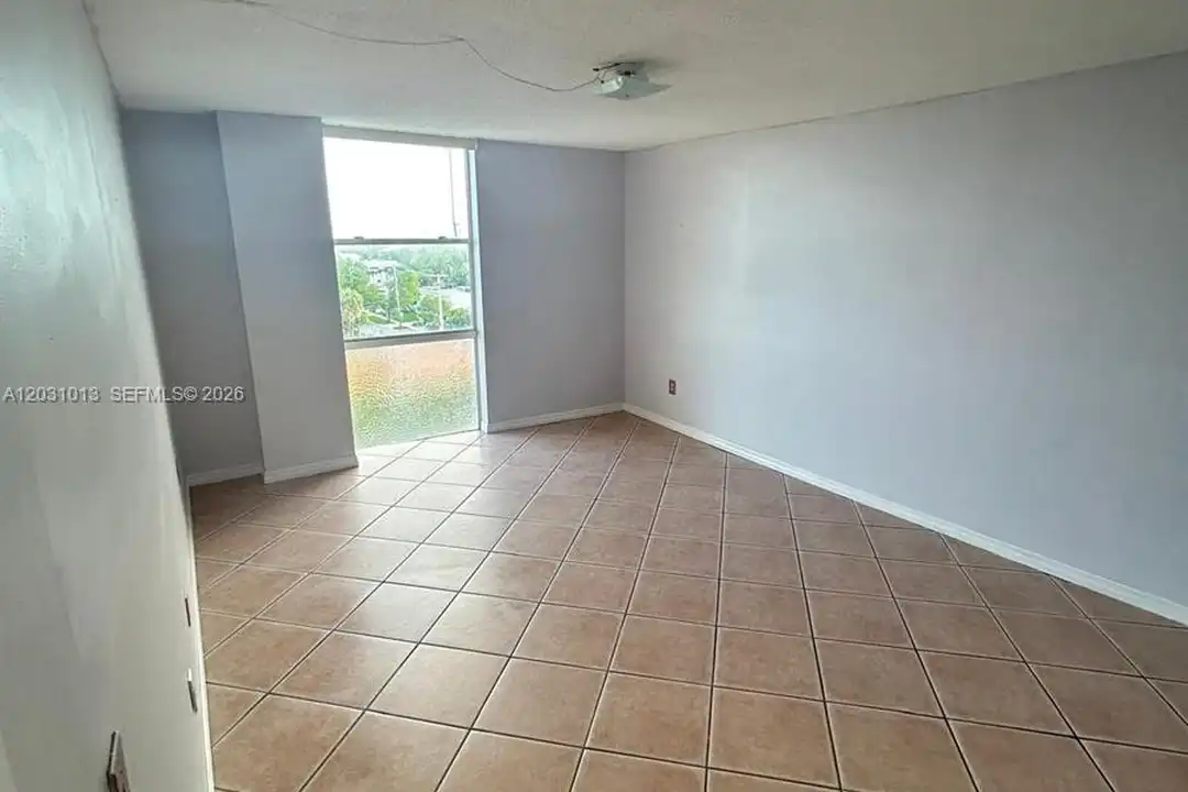 2350 NE 135th St unit 706 - View 5