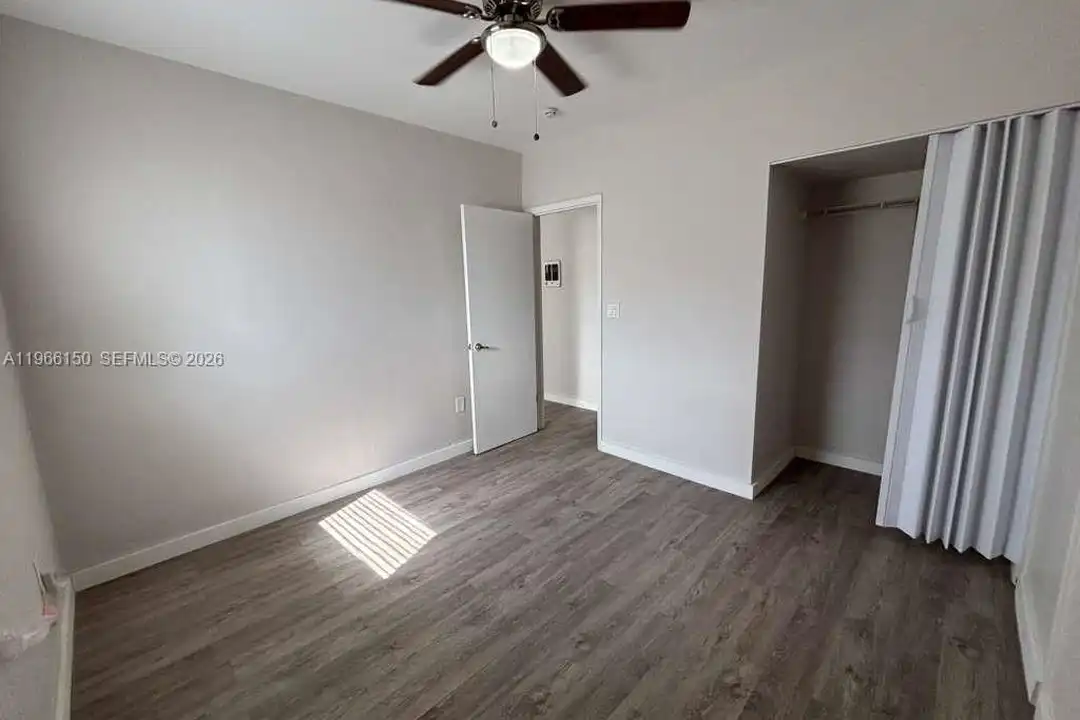 301 Sharar Ave #4 - More