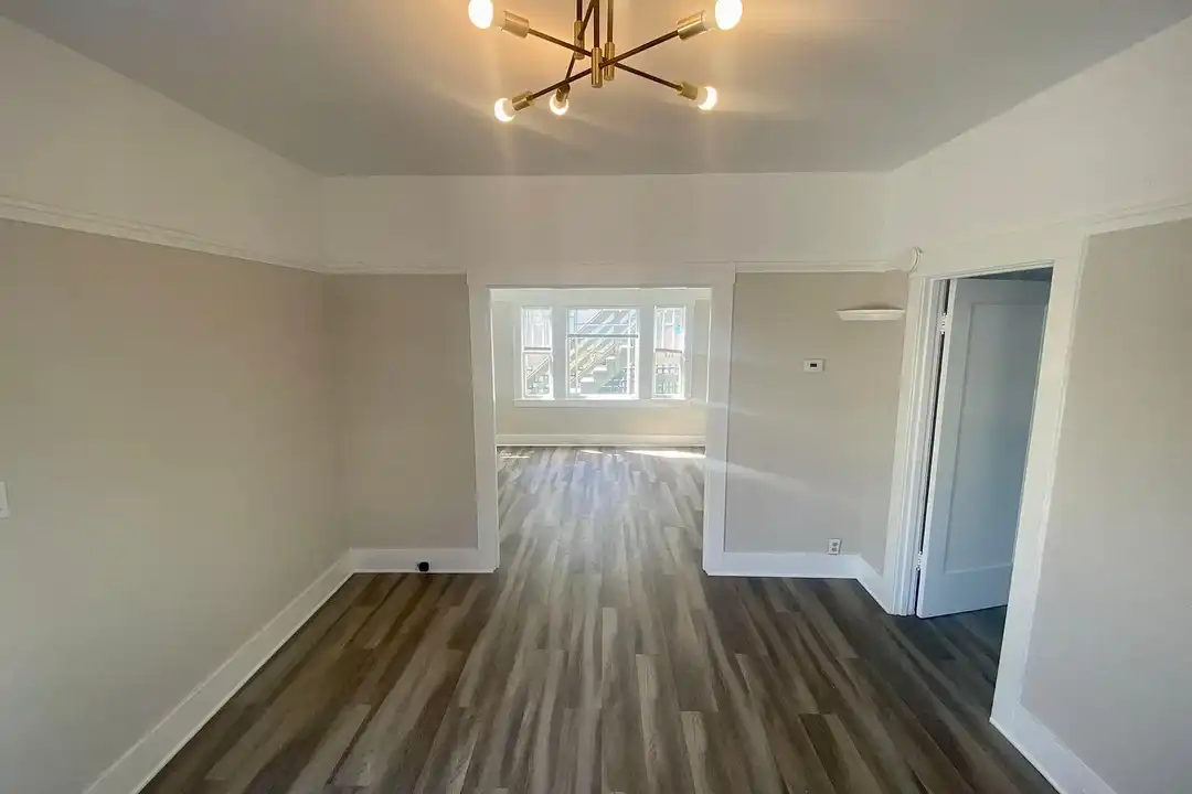 323 E 15th St unit 325 - View 6
