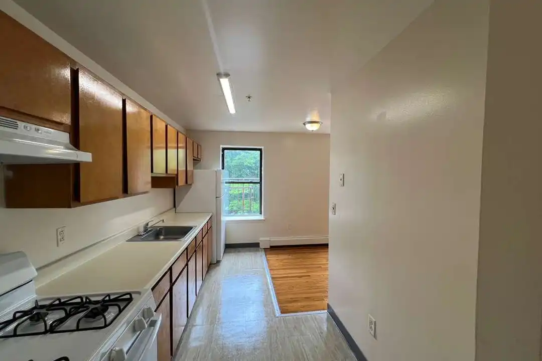Apartment in Newark - View 2