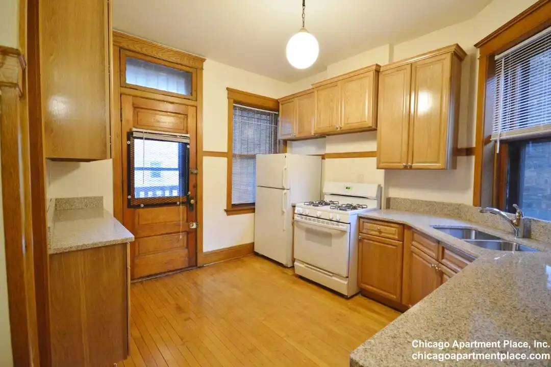 859 W Fletcher St unit 3 - View 5