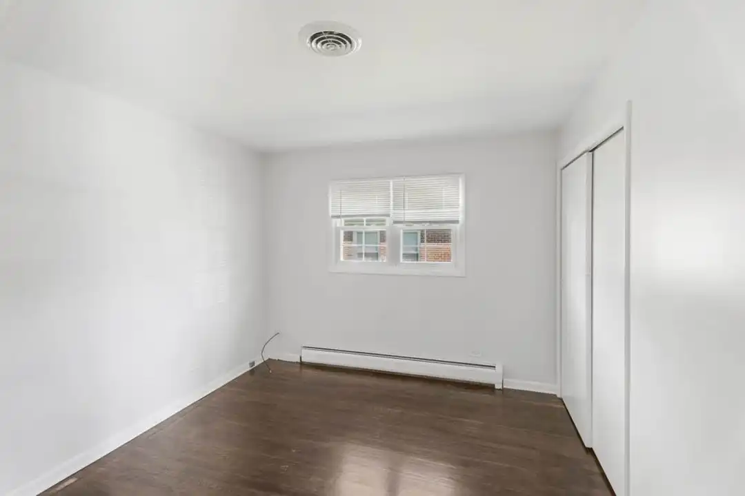 11212 1st St #4 - More