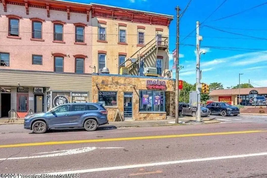 1102 Jackson St – photo 1
