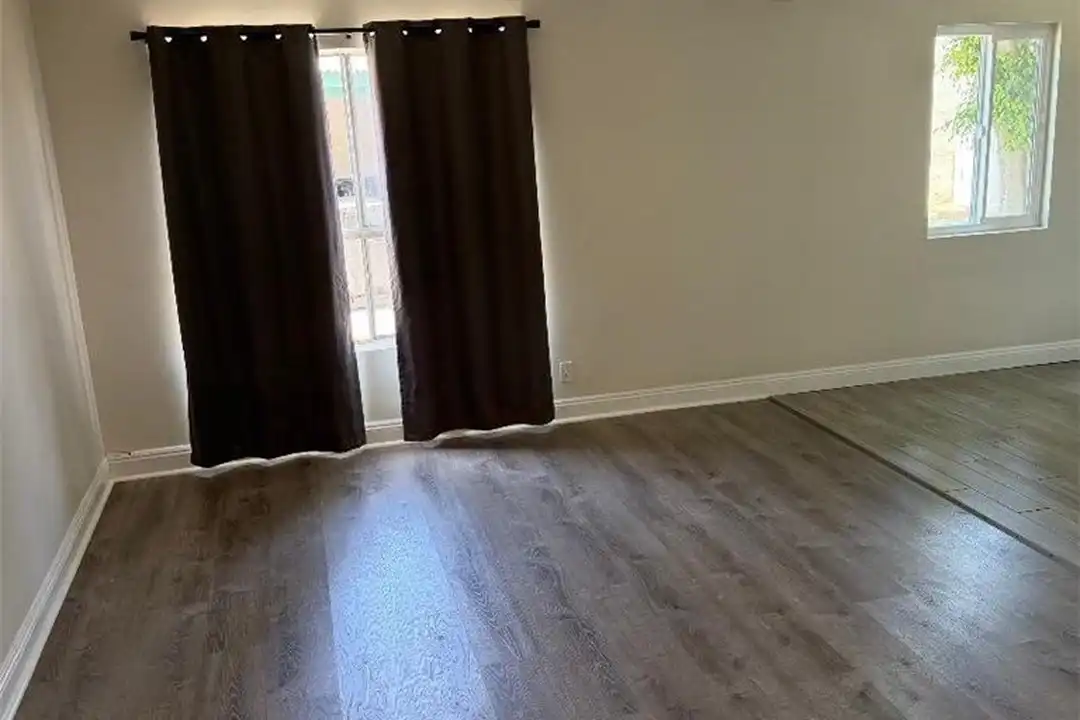 1013 S Tamarack Dr #3 - View 2