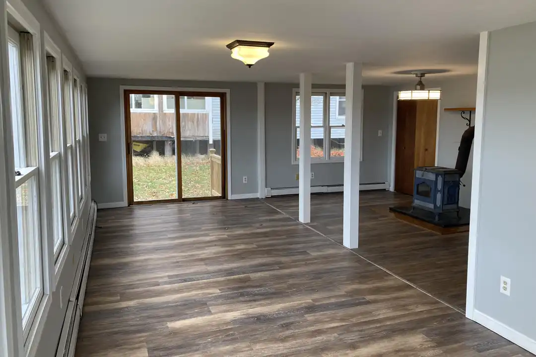 House in Newington - View 5