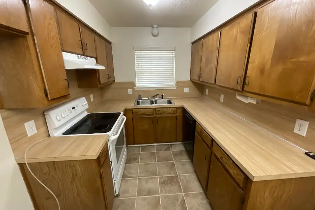 House in Iowa Park - View 3